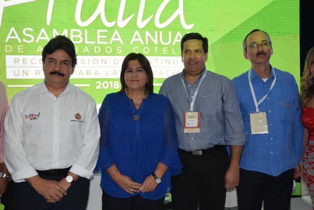 Carlos Julio González, gobernador del Huila; María Lorena Gutiérrez, ministra de Comercio; Rodrigo Lara, alcalde de Neiva y Gustavo Toro, presidente de Cotelco.